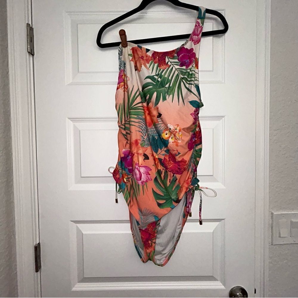 LA BLANCA Tropical Print One Shoulder One Piece Swimsuit